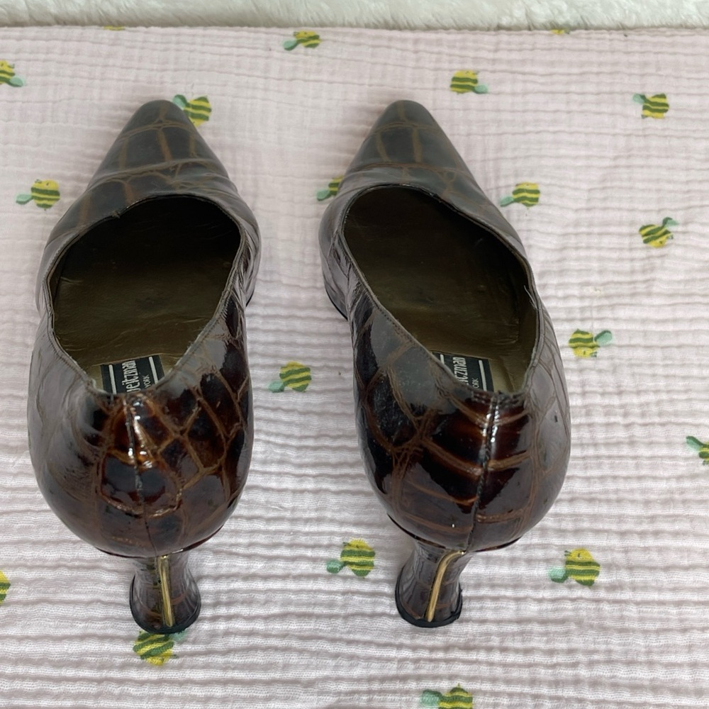 Stuart Weitzman Embossed Brown Patent Leather Pumps Size 8.5 - Picture 3 of 11